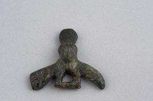 Amulett i form av en fallus (bronse)